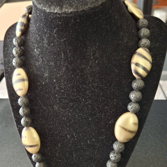 NECKLACE - Picture 1 of 3